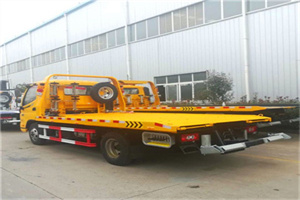 全南附近拖车救援搭电